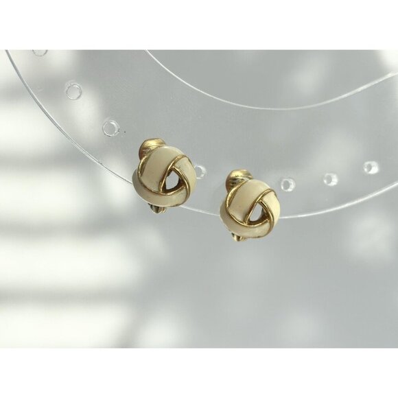 Vintage Ivory Enamel Braided Tiny Classy Monet Signed Clip On Stud Earrings - Picture 2 of 7